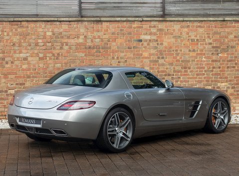 Mercedes-Benz SLS AMG 9