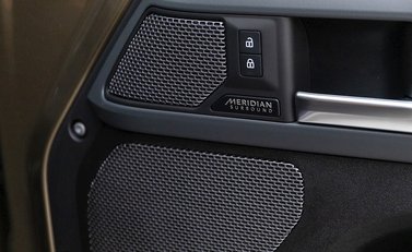 Land Rover Defender 110 X P400e 23