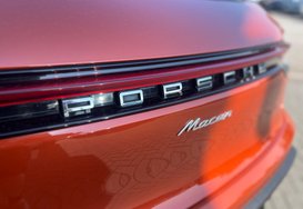 Porsche Macan PDK 16