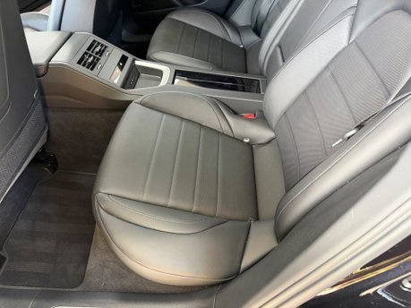 Porsche Panamera PDK 47