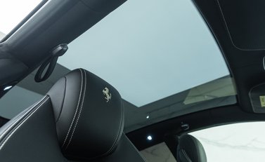 Ferrari GTC4 Lusso T 17