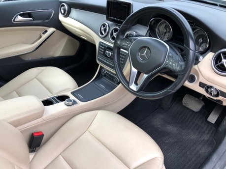 Mercedes-Benz GLA Class GLA220 CDI 4MATIC SE PREMIUM PLUS 70000m Pan Roof Beige Interior 2