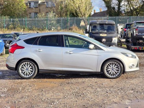 Ford Focus 1.6 Zetec Navigator Hatchback 5dr Petrol Powershift Euro 5 (125 ps) 15