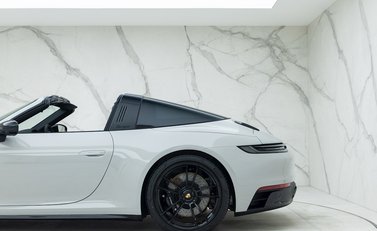 Porsche 911 (992) Targa 4 GTS 29