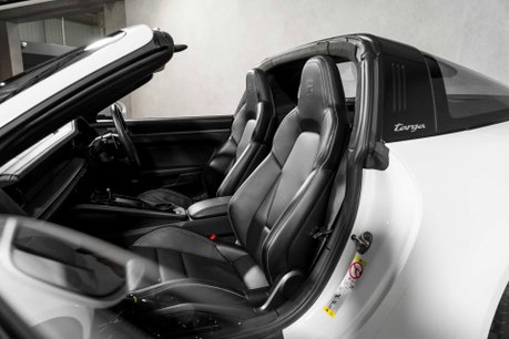 Porsche 911 TARGA 4 PDK. WARRANTY. ADAPTIVE CRUISE CONTROL. HEATED SEATS. HEATED WHEEL. 21