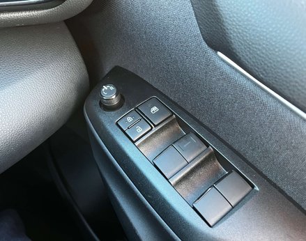 Toyota Yaris 1.5 Yaris Design HEV CVT 5dr 62