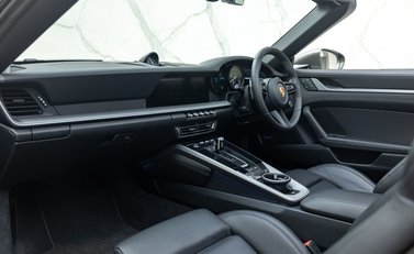 Porsche 911 Targa 4S (992) 21