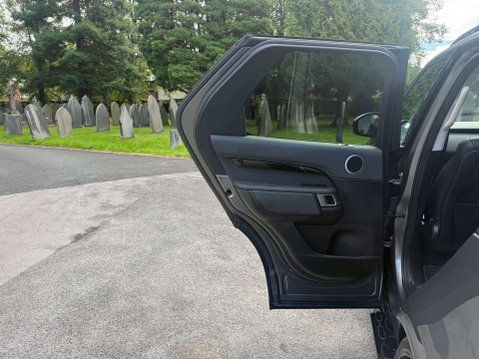 Land Rover Discovery 3.0 Discovery Anniversary Edition SDV6 Auto 4WD 5dr 16