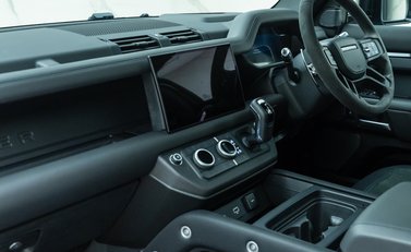 Land Rover Defender 90 V8 P525 18