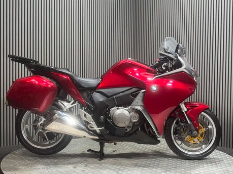 Honda VFR1200F VFR 1200 2014 ONLY 26K LUGGAGE NEW MOT WARRANTY TOURER