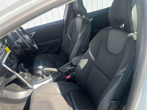 Volvo V40 2.0 T2 GPF Momentum Nav Plus Euro 6 (s/s) 5dr 38