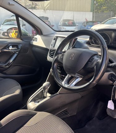 Peugeot 208 1.2 Puretech AUTOMATIC S/S TECH EDITION! ONLY 27000 MILES! 5 SERVICES 3