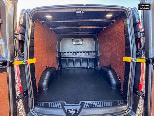 Ford Transit Custom Crew Cab [SOLD MT] AUTO 170ps LWB L2H1 Limited 300 Air Con Alloys Sensors S 10