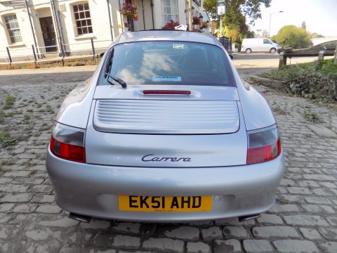 Porsche 911 Carrera 2 31
