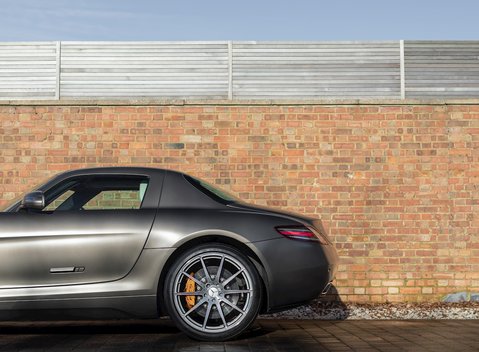 Mercedes-Benz SLS AMG 25