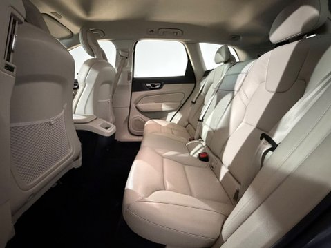 Volvo XC60 D4 MOMENTUM AWD 21