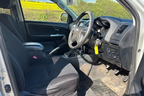 Toyota Hilux Icon 4X4 D-4D Double Cab Pickup - Sat Nav / Air Con / Rear Camera 12