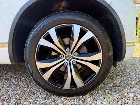 Volkswagen Touareg 3.0 TDI V6 BlueMotion Tech R-Line Tiptronic 4WD Euro 6 (s/s) 5dr 14