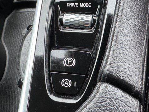 Volvo V90 2.0 D4 Momentum Auto Euro 6 (s/s) 5dr 32