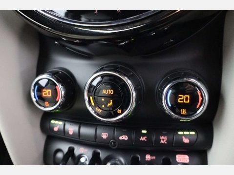 Mini Hatch 1.5 Cooper Exclusive Auto 3dr 19