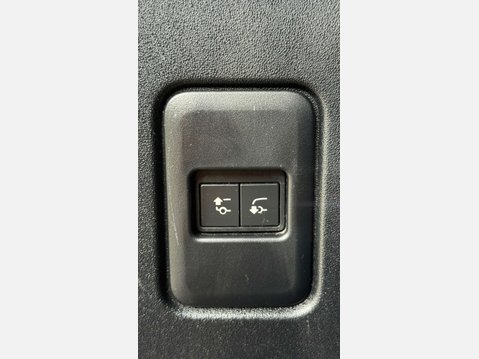 Land Rover Defender 3.0 Defender Hard Top X-Dynamic HSE D MHEV Auto 4WD 30