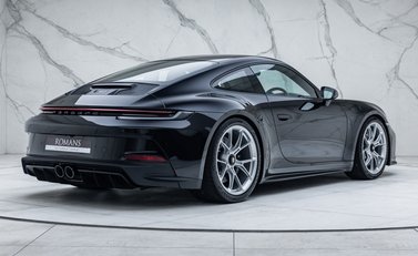 Porsche 911 GT3 TOURING (992) 6