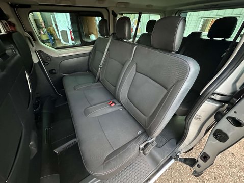Renault Trafic 2.0 dCi LL30 Advance EDC L2 H1 Euro 6 (s/s) 5dr (9 Seat) 26