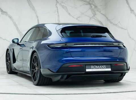 Porsche Taycan GTS Sport Turismo 7