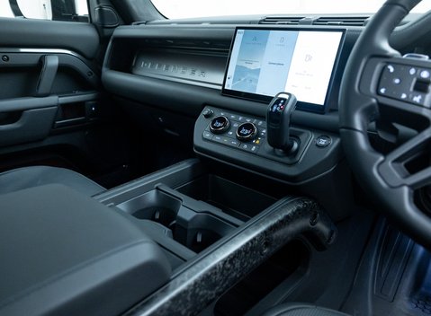 Land Rover Defender OCTA EDITION ONE 31