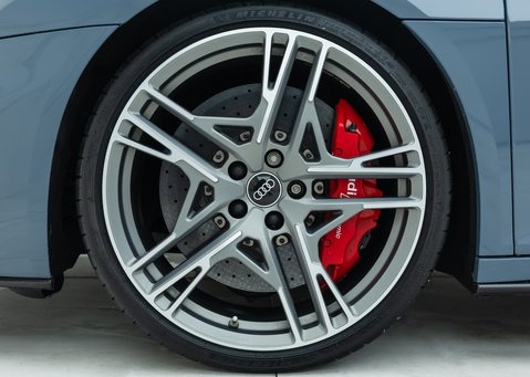 Audi R8 V10 PERFORMANCE CARBON BLACK 