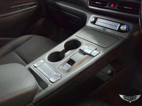 Hyundai KONA 64kWh Premium Auto 5dr (10.5kW Charger) 31