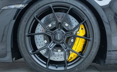 Porsche 911 GT3 (992) 18