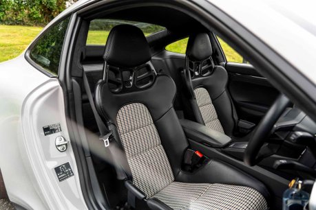 Porsche 911 GT3 TOURING. HOUNDSTOOTH. CARBON INT. PCCBS. LIFT. S/CHRONO. 8