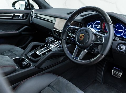 Porsche Cayenne GTS 8