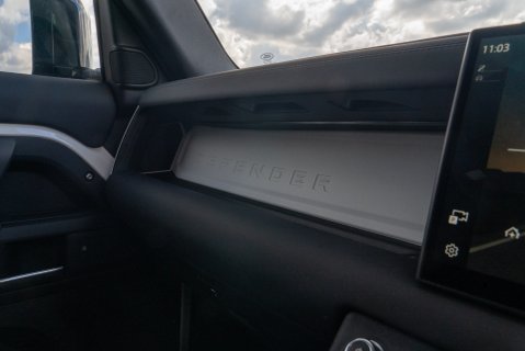 Land Rover Defender 90 Obsidian WideTrak D250 S Hardtop 14