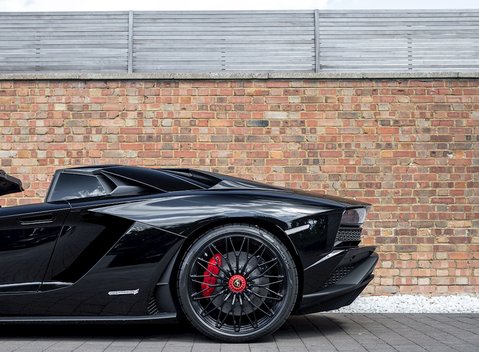 Lamborghini Aventador S LP740-4 Roadster 29