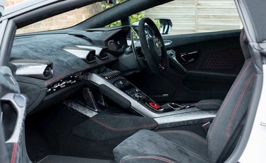 Lamborghini Huracan Spyder LP640-4 Performante 15