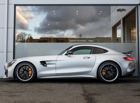 Mercedes-Benz AMG GT R 3