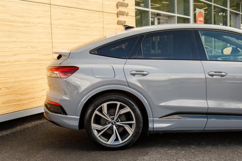 Audi Q4 SPORTBACK EDITION 1 8