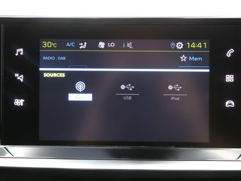 Peugeot e-2008 50kWh Allure Auto 5dr 17