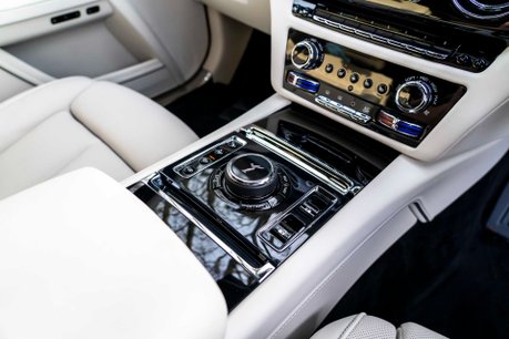 Rolls-Royce Ghost V12. FULL PPF. STARLIGHT. H, C & M SEATS. REAR ENTERTAINMENT. HUD. 15