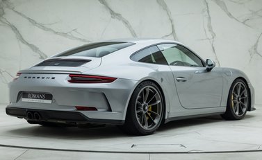 Porsche 911 GT3 Touring (991.2) 6