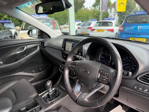 Hyundai i30 1.6 CRDi Blue Drive Premium Euro 6 (s/s) 5dr 24
