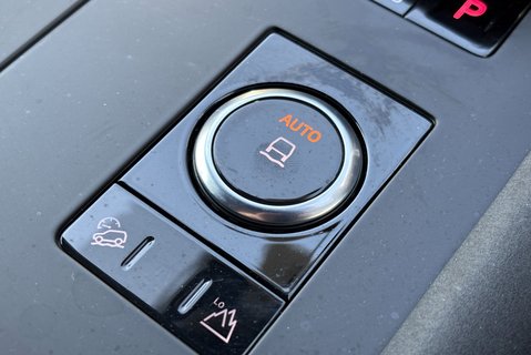 Land Rover Discovery D300 Commercial Dynamic HSE 39