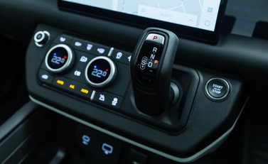 Land Rover Defender 110 D300 X-Dynamic HSE 20