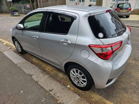 Toyota Yaris 1.5 VVT-h Icon Tech E-CVT Euro 6 (s/s) 5dr 33