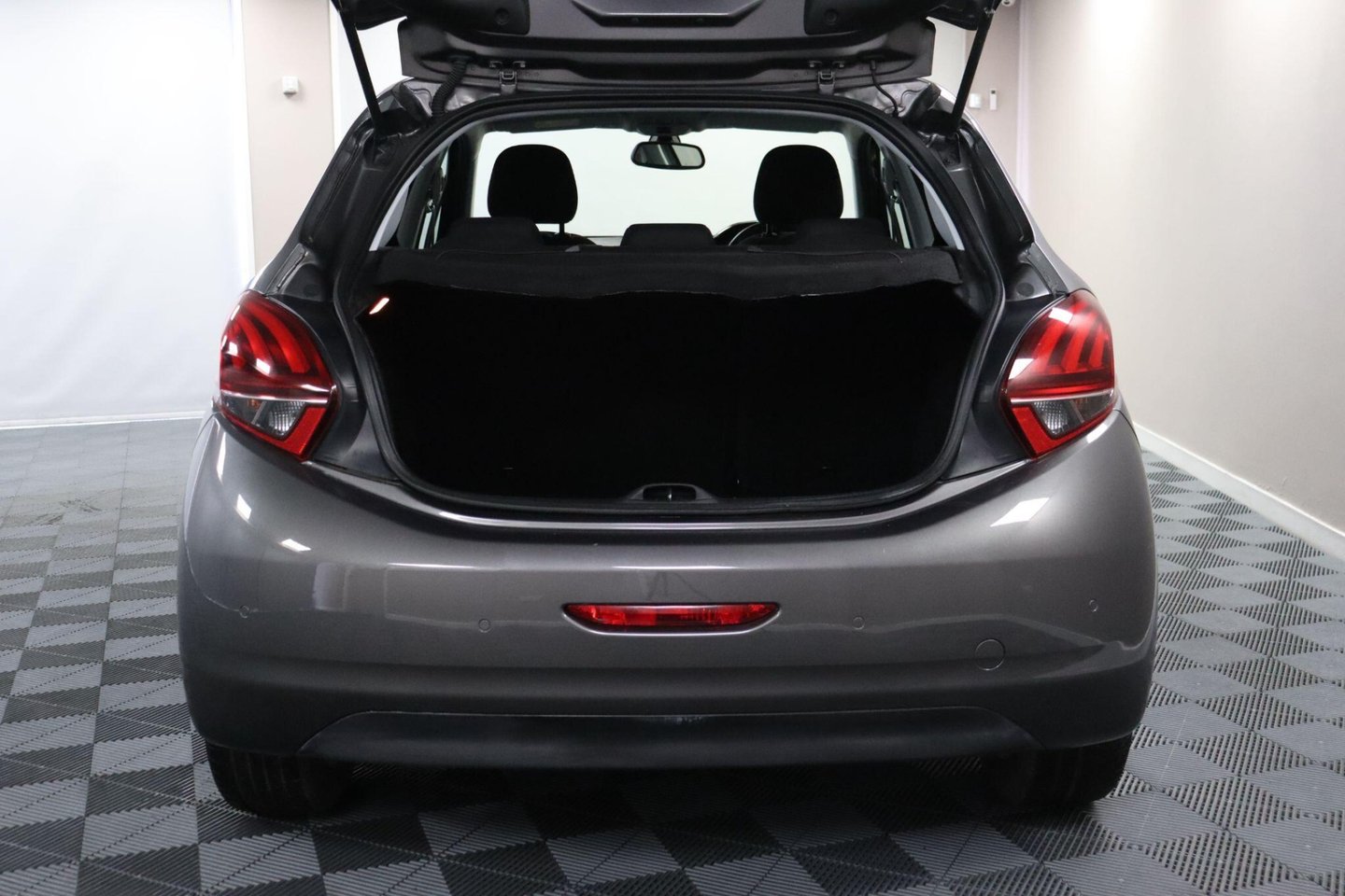 2019 Peugeot 208 — image 11