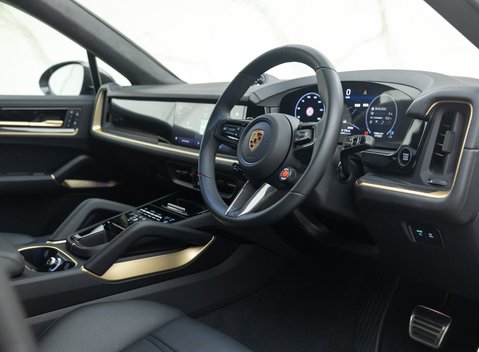 Porsche Cayenne TURBO E-HYBRID COUPE WITH GT PACKAGE 13