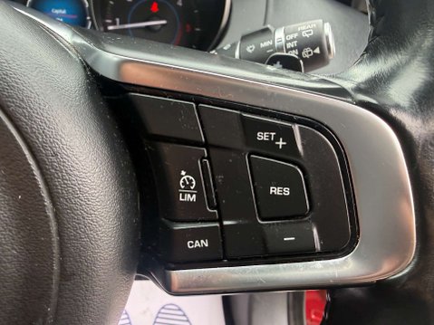 Jaguar F-Pace 2.0 F-PACE R-Sport AWD D Auto 4WD 5dr 30