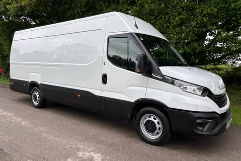 Iveco Daily 35S14V Hi-Matic Panel Van - Air Con / Auto / Car Play 5